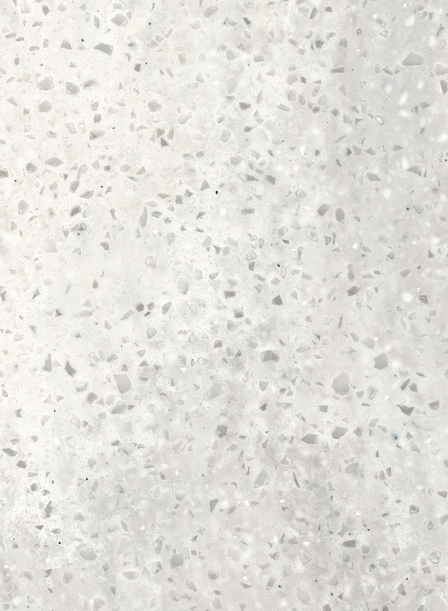 Betonumsu yüzeye noktasal detaylar antrasit renk geçişleri ve gelişigüzel damarlar mevcuttur