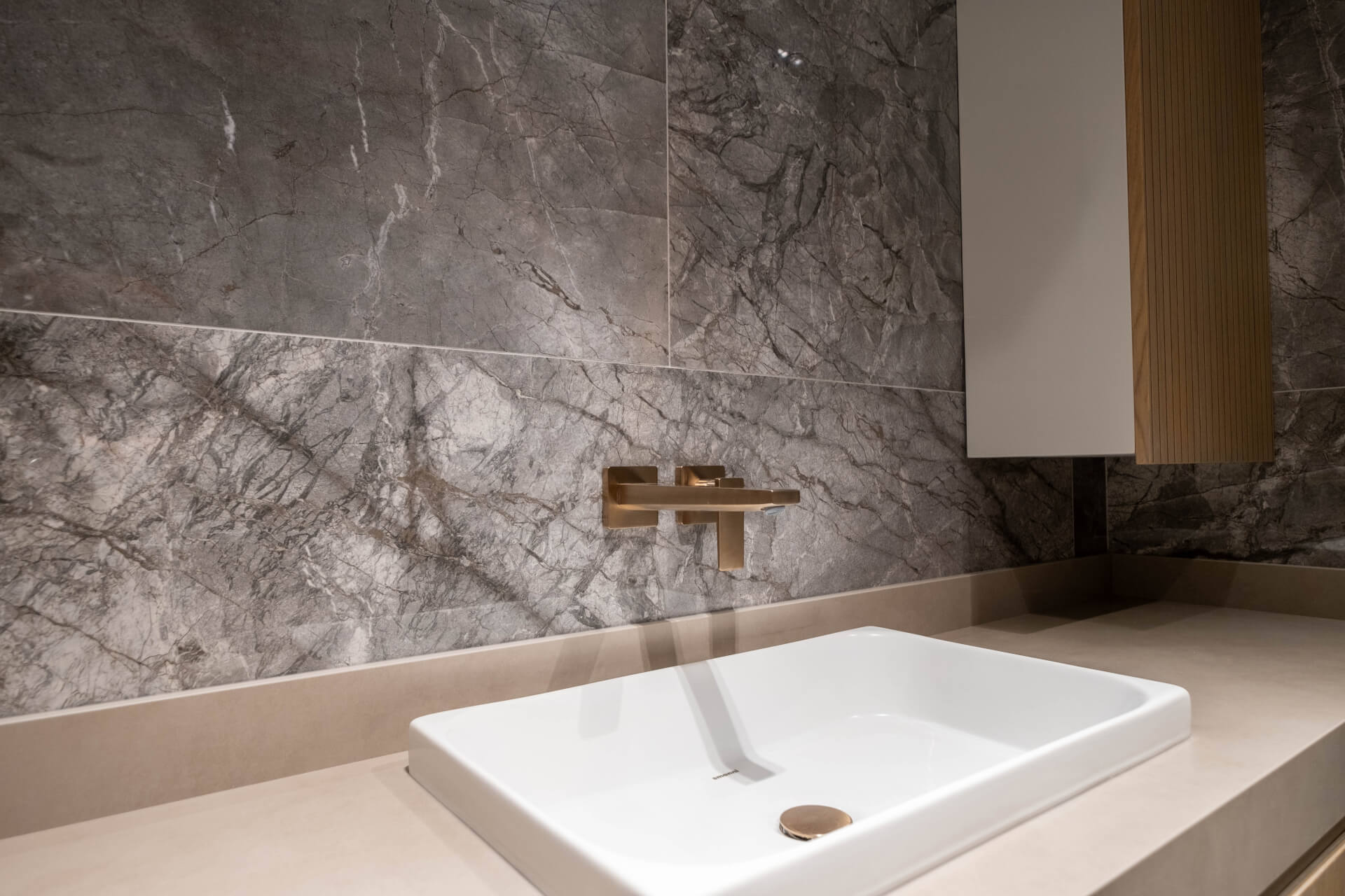 Porselen Banyo Tasarımlarıyla Estetik ve Fonksiyonelliği Bir Araya Getirin